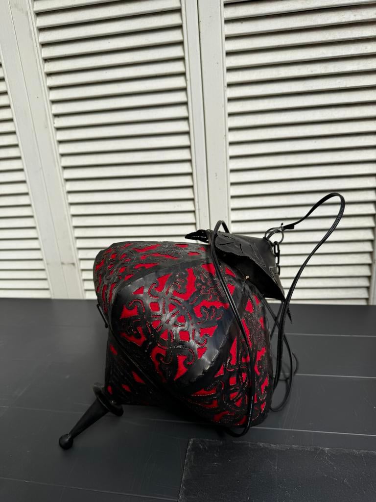 Oosterse hanglamp met rode stof en metalen kap, Huis en Inrichting, Lampen | Hanglampen, Gebruikt, 50 tot 75 cm, Ophalen of Verzenden