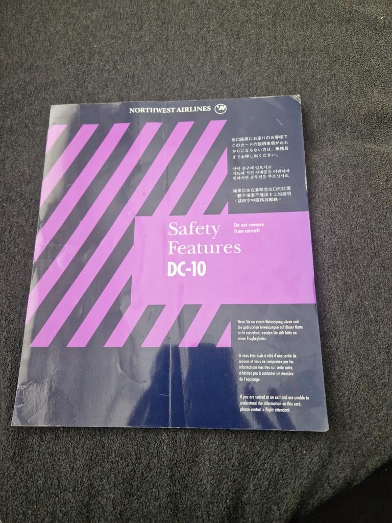 Northwest Airlines DC-10 veiligheidskaart, safety card, Verzamelen, Ophalen of Verzenden, Gebruikt, Kaart, Foto of Prent