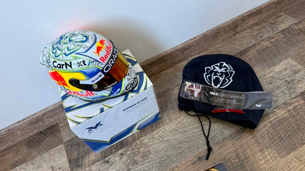1:2 helm Oostenrijk 2022 Max Verstappen, Ophalen of Verzenden, Zo goed als nieuw, Formule 1