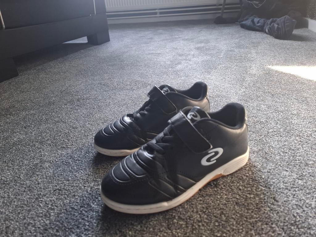 Gymschoenen jongen maat 31 - Goede staat, Kinderen en Baby's, Kinderkleding | Schoenen en Sokken, Sportschoenen, Ophalen of Verzenden