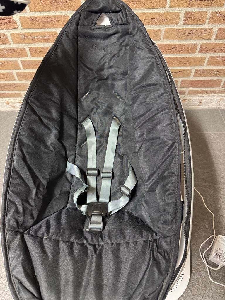 4 Moms MamaRoo elektrische babyschommel met Ukje verkleiner, Kinderen en Baby's, Ophalen, Zo goed als nieuw