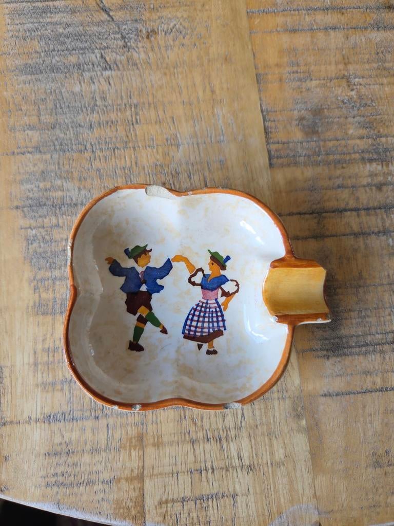 SMF Schramberg Handgemalt asbakje met dansend stel, Ophalen of Verzenden