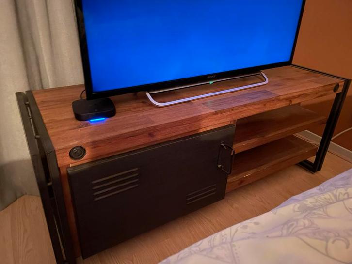 Industrieel TV-meubel van staal en hout, Huis en Inrichting, Kasten | Televisiemeubels, Gebruikt, Minder dan 100 cm, 100 tot 150 cm