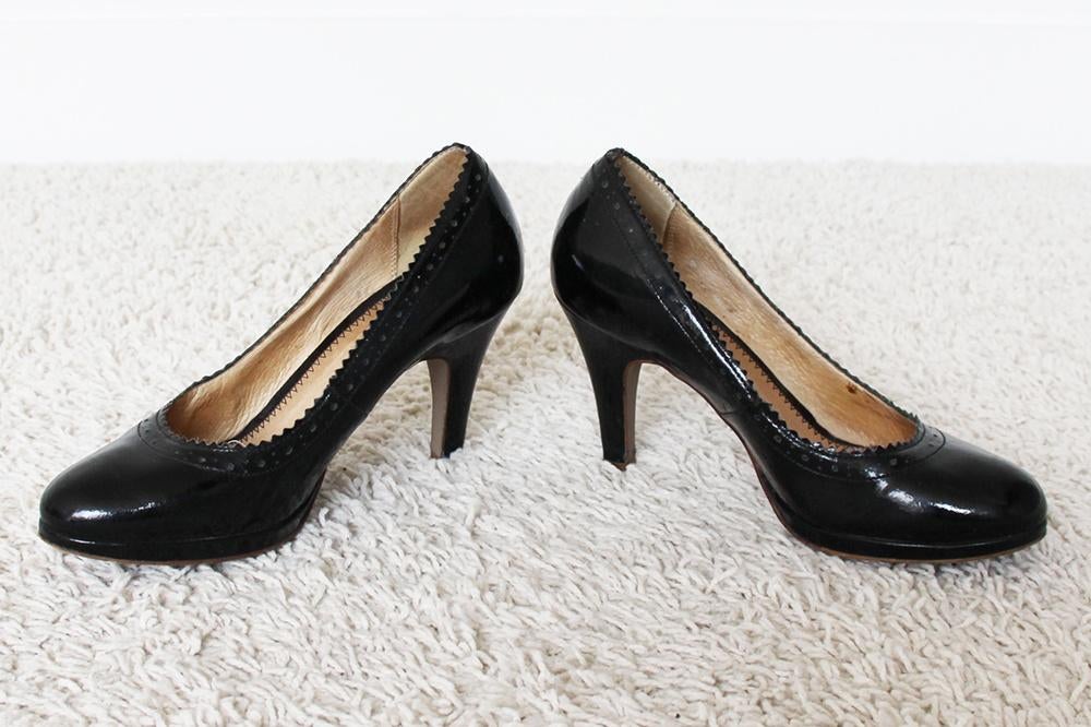 Mooie Lak Leren Mezura Pumps (Maat 36) s16 € 25,-, Kleding | Dames, Schoenen, Pumps, Zwart, Ophalen of Verzenden, Zo goed als nieuw