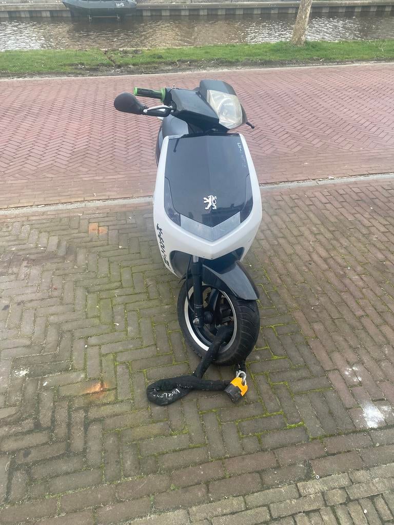 Peugeot New Vivacity, Fietsen en Brommers, Scooters | Peugeot, Zo goed als nieuw, Overige modellen, Benzine, Ophalen