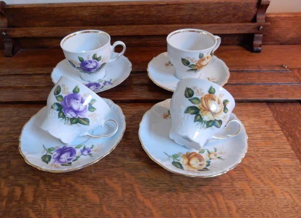 4 kop en schotel van Mitterteich Bavaria., Ophalen, Zo goed als nieuw, Overige stijlen, Kop(pen) en/of Schotel(s)