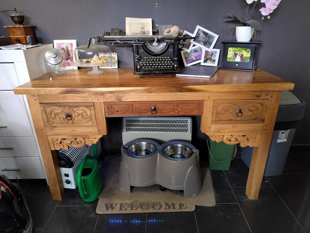 Mooi houten bureau met lades, Ophalen