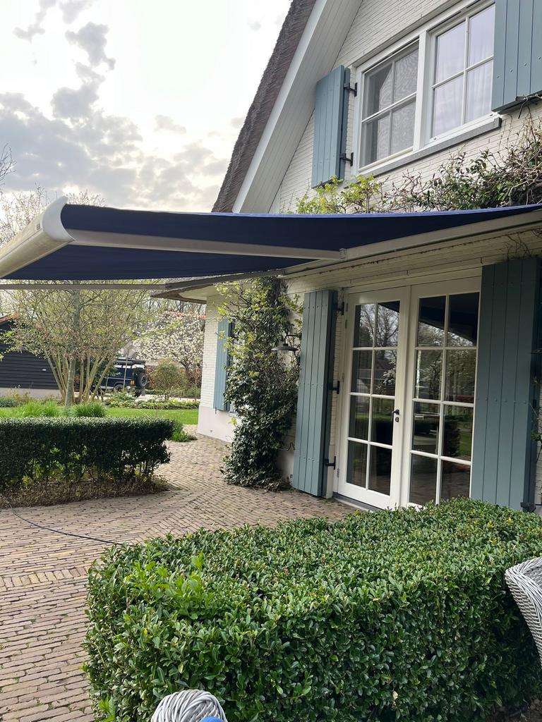 Elektrisch zonnescherm met nieuw doek, Ophalen, 450 cm of meer, Elektrisch, Zo goed als nieuw