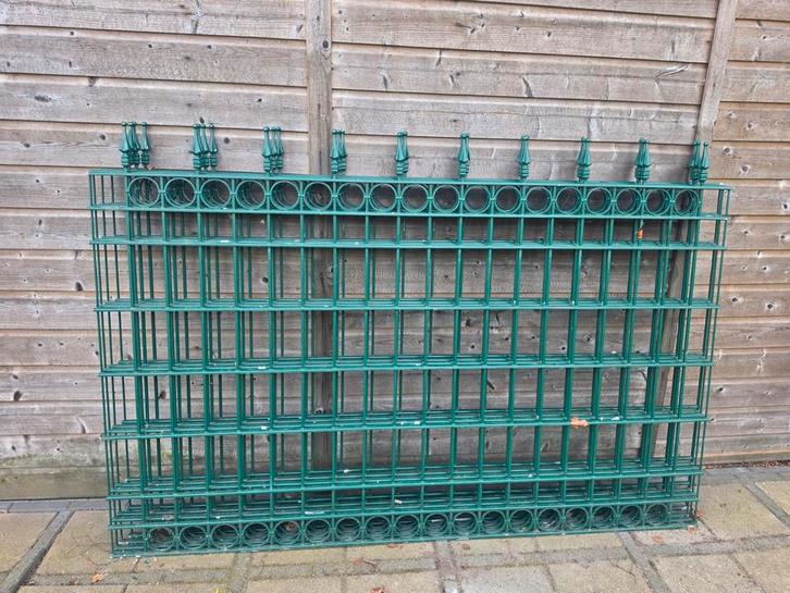 Groen hekwerk met palen en toebehoren - 12.9 meter, Tuin en Terras, Tuinhekken en Hekwerk, Gebruikt, Spijlenhekwerk, IJzer, Ophalen