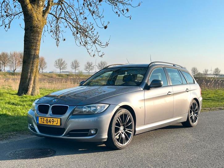 Bmw e91 320i 2009, Auto's, BMW, Particulier, 3-Serie, Benzine, Stationwagon, Handgeschakeld, Zilver of Grijs, Zwart, Leder en Stof