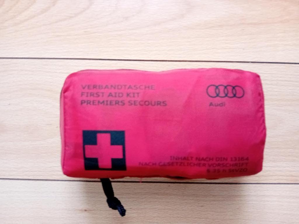 Audi EHBO set + 2 reflectievesten, Ophalen of Verzenden, Nieuw