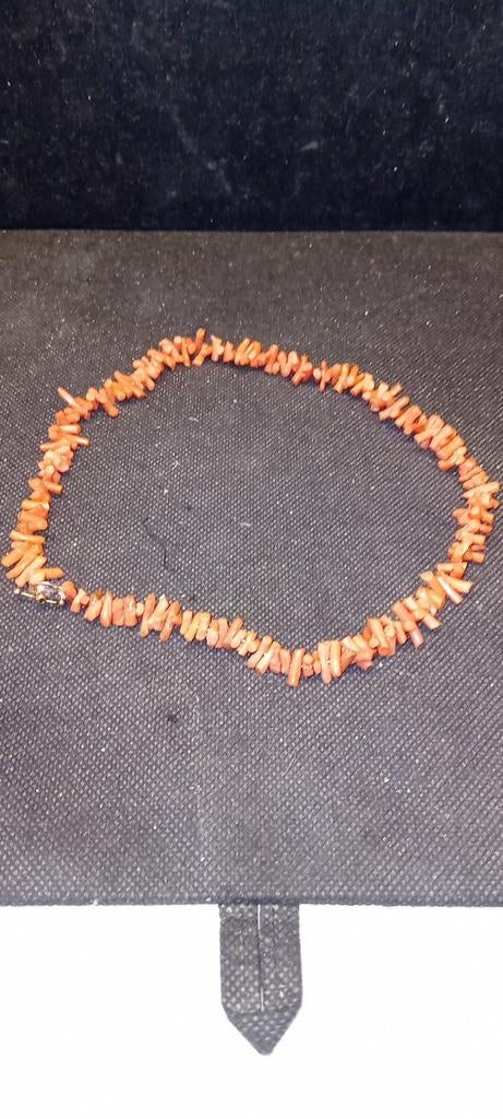 Oud collier van bloedkoraal met gouden sluiting, Sieraden, Tassen en Uiterlijk, Kettingen, Ophalen of Verzenden, Rood, Goud