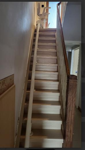 Traplift, Wit met een bruine stoel, de merk is "Otolift ", Ophalen, Zo goed als nieuw