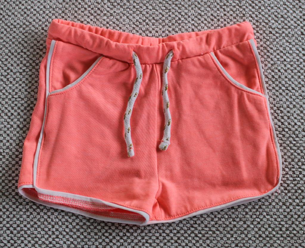 Korte broek van Hema 62, Kinderen en Baby's, Babykleding | Maat 62, Broekje, Meisje, Ophalen of Verzenden, Zo goed als nieuw