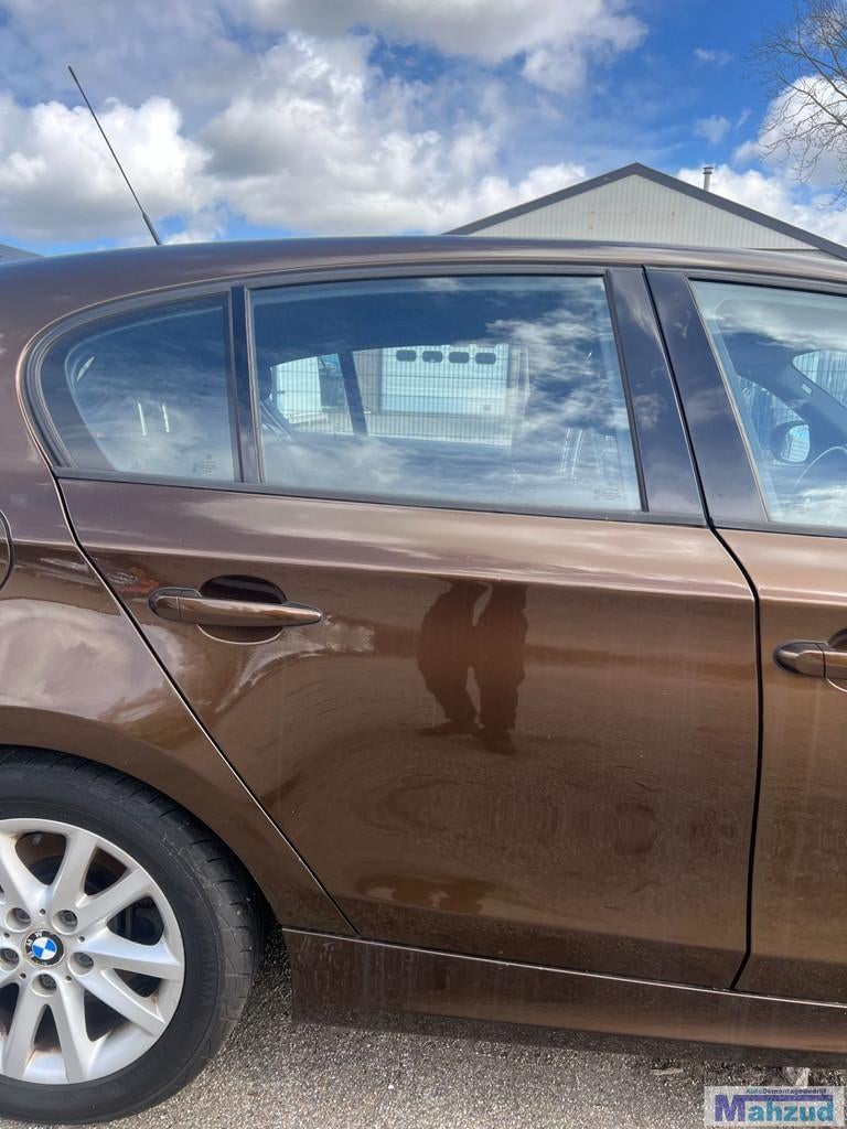 BMW 1 serie E87 Bruin B09/8 rechts achter deur 2004-2011, Auto-onderdelen, Petuelring 130
80788  Munich, DE, Gebruikt, Deur, Info@bmw.de