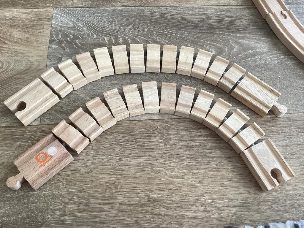 Flexibele trainrails Mentari 2 stuks, Kinderen en Baby's, Speelgoed | Houten speelgoed, Ophalen of Verzenden, Gebruikt