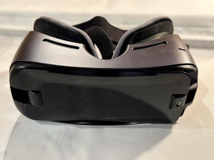 Samsung Gear VR met Controller (SM-R325) – compleet in doos, Spelcomputers en Games, Virtual Reality, Zo goed als nieuw, Telefoon