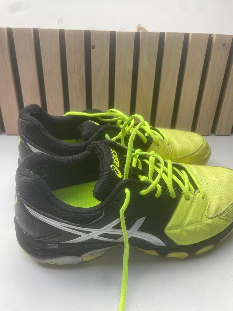 Gele Asics korfbalschoenen voor het veld, Sport en Fitness, Korfbal, Ophalen of Verzenden, Gebruikt, Schoenen