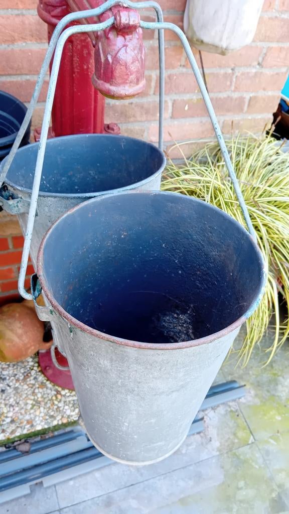 Brandweer blus emmers . Koeien drinkbakken., Ophalen, Gebruikt, Metaal