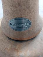 Twee houten standaards 1 van Riverdale, Ophalen