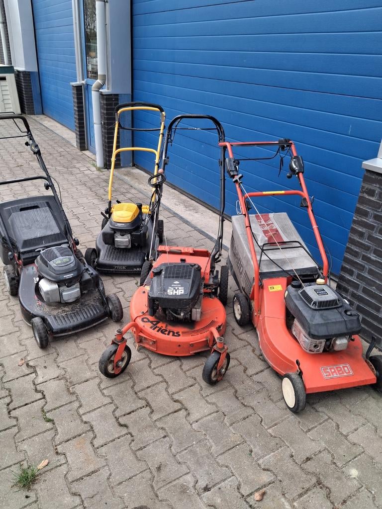 Vier grasmaaiers samen euro 75  loop sloop ariens sabo stiga, Tuin en Terras, Grasmaaiers, Gebruikt, Benzine-grasmaaier, 40 t/m 49 cm
