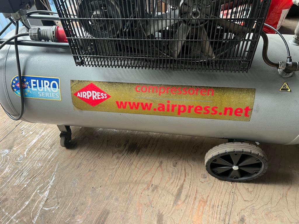Airpress Oil Lubricated Compressor 5.5 HP / 4 kW 11 Bar 27, Doe-het-zelf en Verbouw, Compressors, Ophalen of Verzenden, Zo goed als nieuw