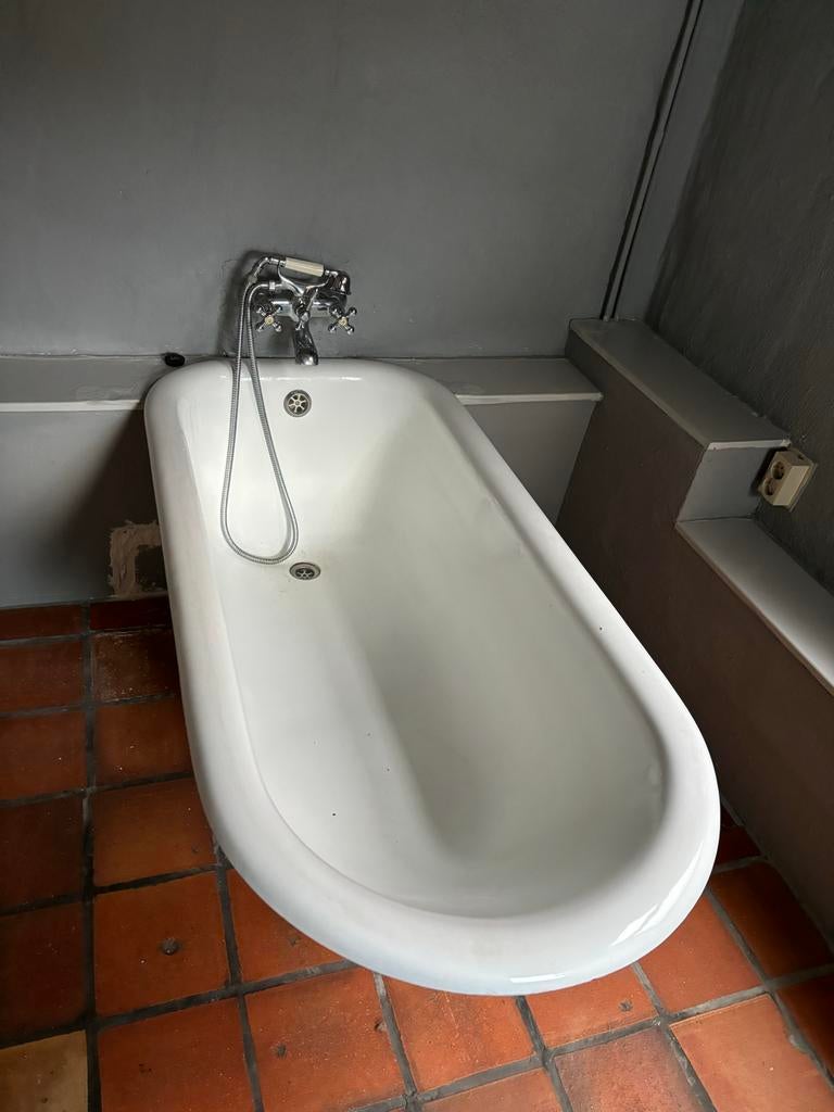 Vintage gietijzeren ligbad met gouden pootjes, Huis en Inrichting, Badkamer | Complete badkamers, Ophalen, Zo goed als nieuw, Met bad
