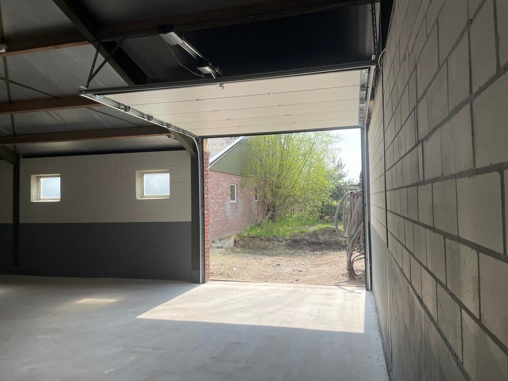 TE HUUR: RUIME OPSLAGUNIT VOOR PARTICULIEREN EN BEDRIJVEN, Zakelijke goederen, 150 m², Huur, Opslag of Loods