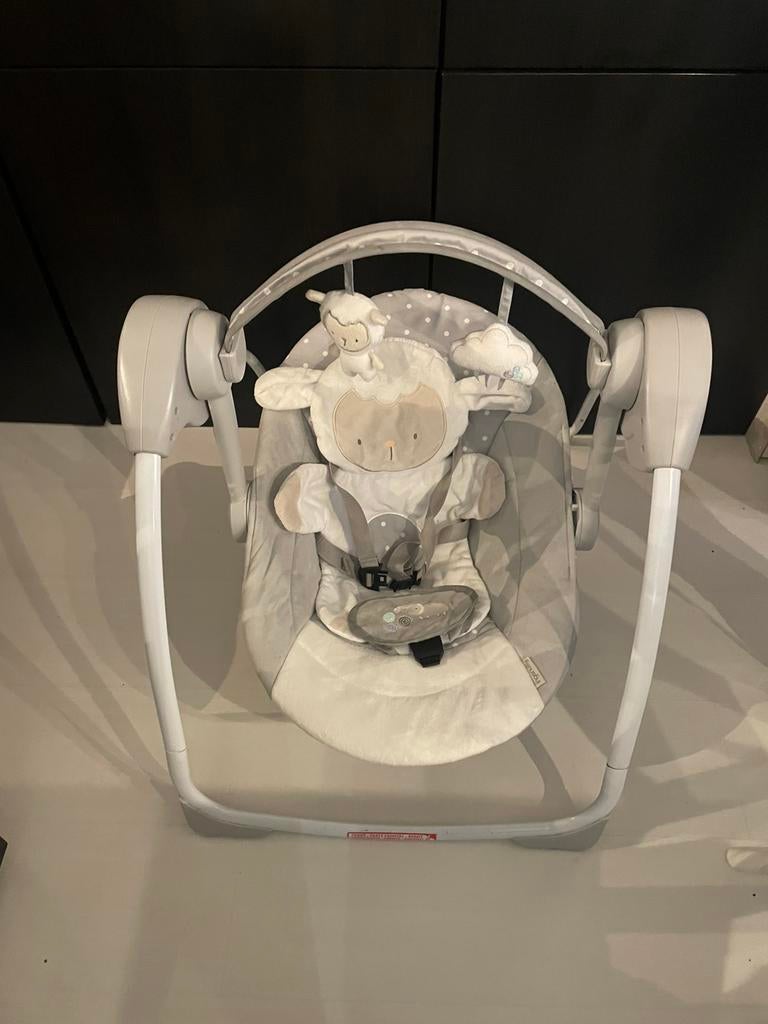 Draagbare elektrische babyschommel met muziek, Kinderen en Baby's, Ophalen, Zo goed als nieuw