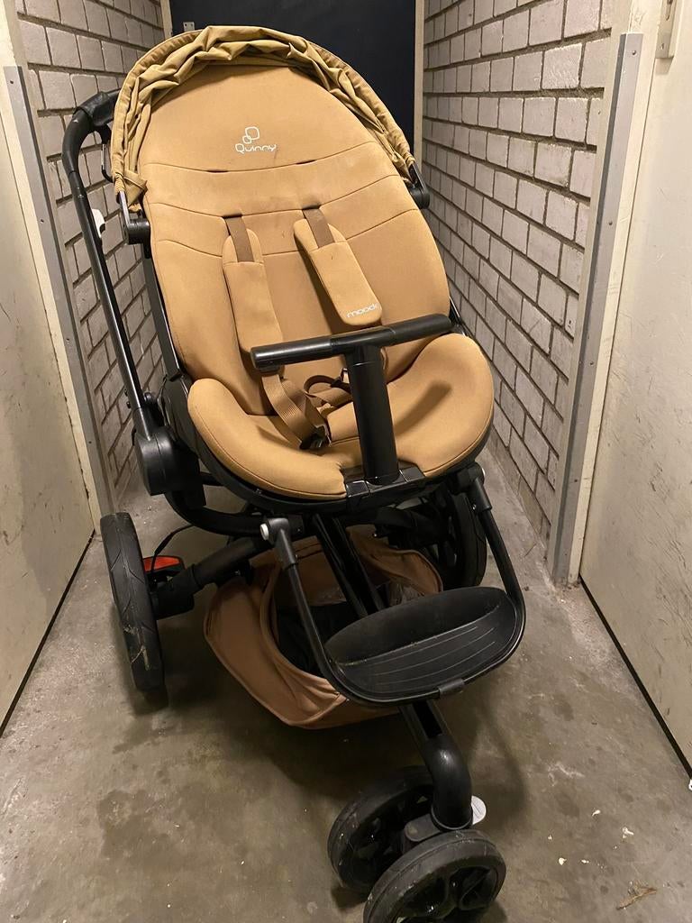 Bruine Quinny Moodd kinderwagen., Ophalen, Zo goed als nieuw, Quinny, Regenhoes