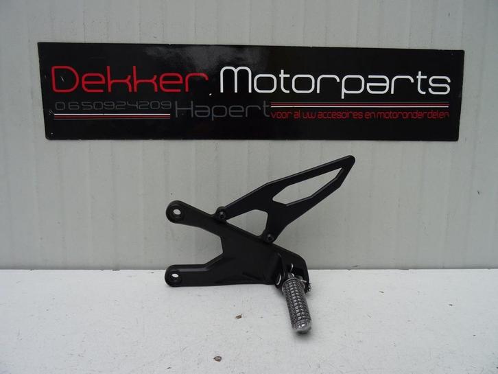 Linker Schetsplaat / Voetsteun links Yamaha YZF R1 2015-2025, Motoren, Onderdelen | Yamaha, Gebruikt, Ophalen of Verzenden