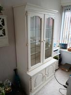 Crèmekleurige vitrinekast met glazen deuren, Huis en Inrichting, Ophalen, 100 tot 150 cm, Glas, Landelijk, Klassiek