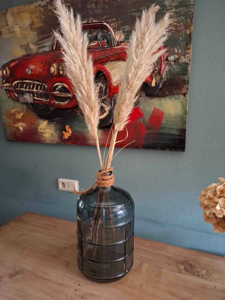 Grote glazen vaas met pampas pluimen, Huis en Inrichting, Woonaccessoires | Vazen, Ophalen, Gebruikt, 50 tot 75 cm, Blauw