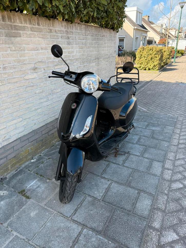 DTS Milano R scooter snel handelen, Fietsen en Brommers, Snorfietsen en Snorscooters, Zo goed als nieuw, Overige merken, Benzine