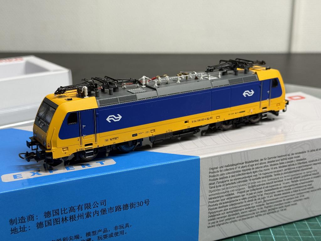 Piko 59862 NS Elektrische locomotief 186 033-4 traxx AC digi, Wisselstroom, Locomotief, Piko, Ophalen of Verzenden