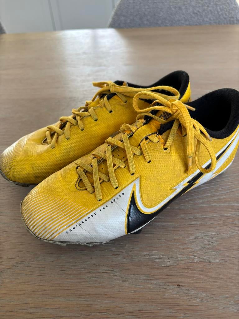 Nike mercurial geel voetbalschoenen maat 34, Maat XS of kleiner, Ophalen of Verzenden, Gebruikt, Schoenen