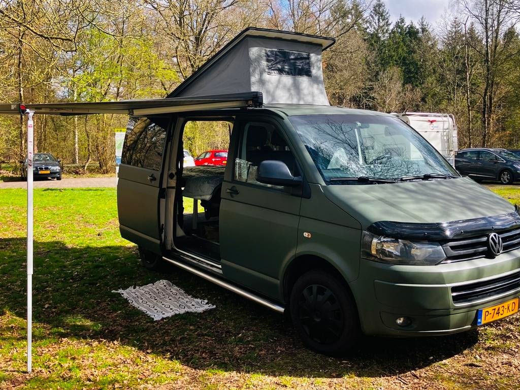 Volkswagen T5 camper / camperbus 6-personen Transporter 2011, Auto's, Euro 5, Achterwielaandrijving, 241 €/maand, 2500 kg