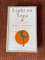 Light on Yoga - B.K.S. Iyengar (Engels), Ophalen of Verzenden, Gelezen, Gezondheid en Conditie