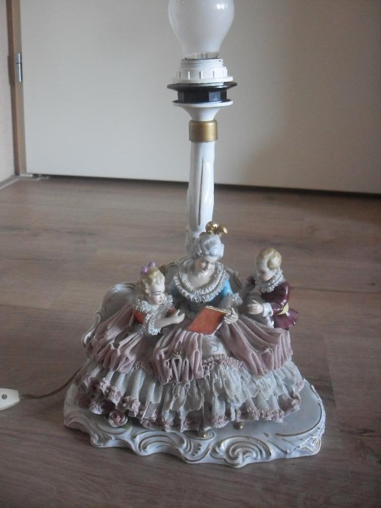 antieke dresden tafellamp moeder met 2 kinderen, Antiek en Kunst, Antiek | Porselein, Ophalen of Verzenden
