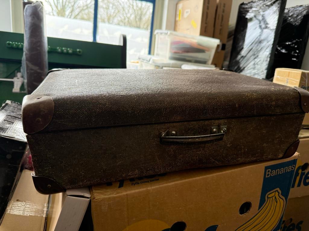 Antieke koffer met zijsluiting - Vintage reiskoffer, Sieraden, Tassen en Uiterlijk, Koffers, 60 tot 70 cm, Overige materialen