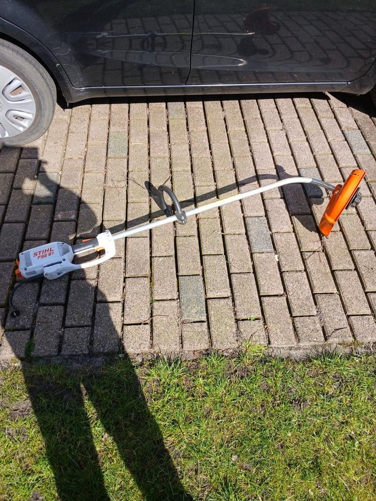 Stihl fse 81 kantje maaier/bosmaaier/grastrimmer, Ophalen, Stihl, Zo goed als nieuw, 10 tot 30 cm