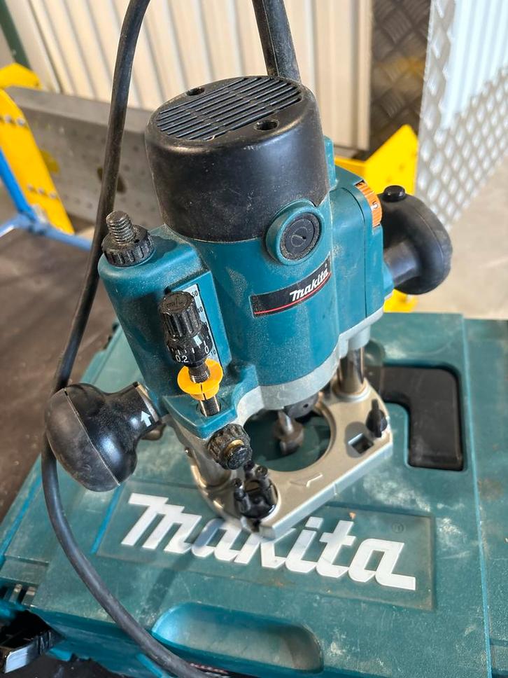 Makita Bovenfrees RP1110C - Krachtige en Betrouwbaar, Doe-het-zelf en Verbouw, Gereedschap | Freesmachines, Gebruikt, Elektrisch