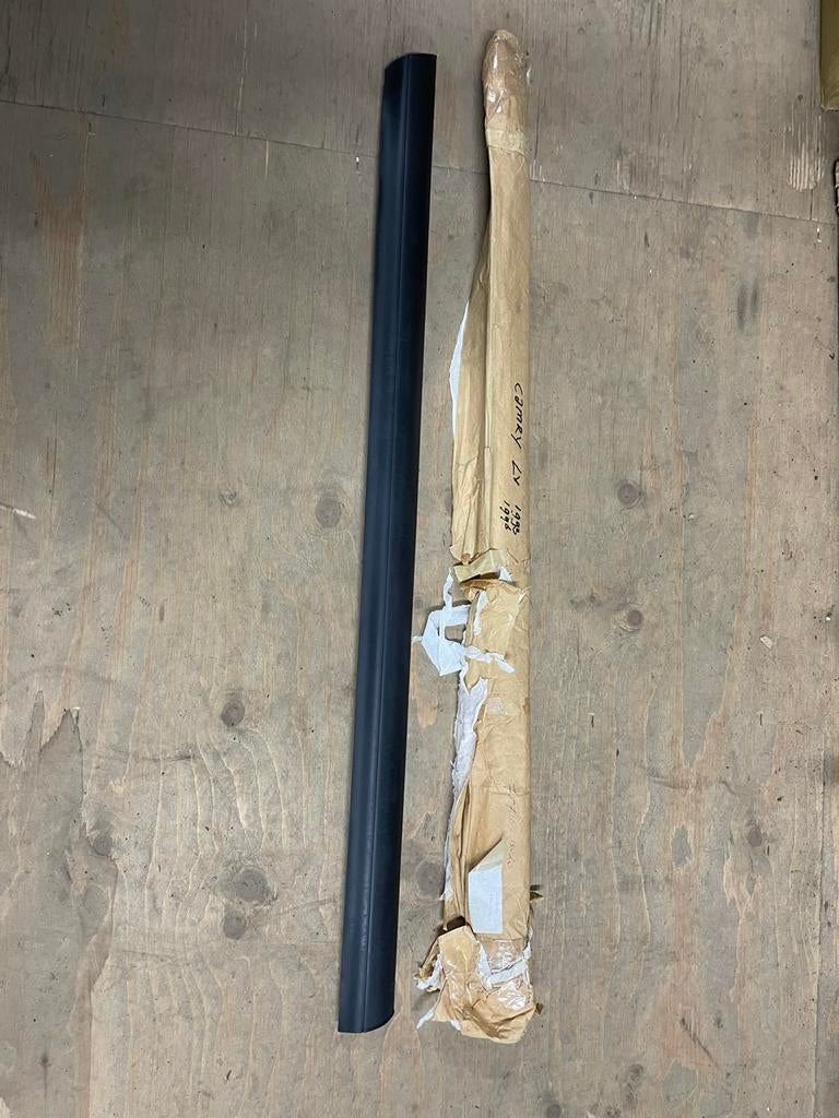 Toyota camry sxv10 vanaf 1992 deurlijst nieuw 75736-33020, Ophalen of Verzenden