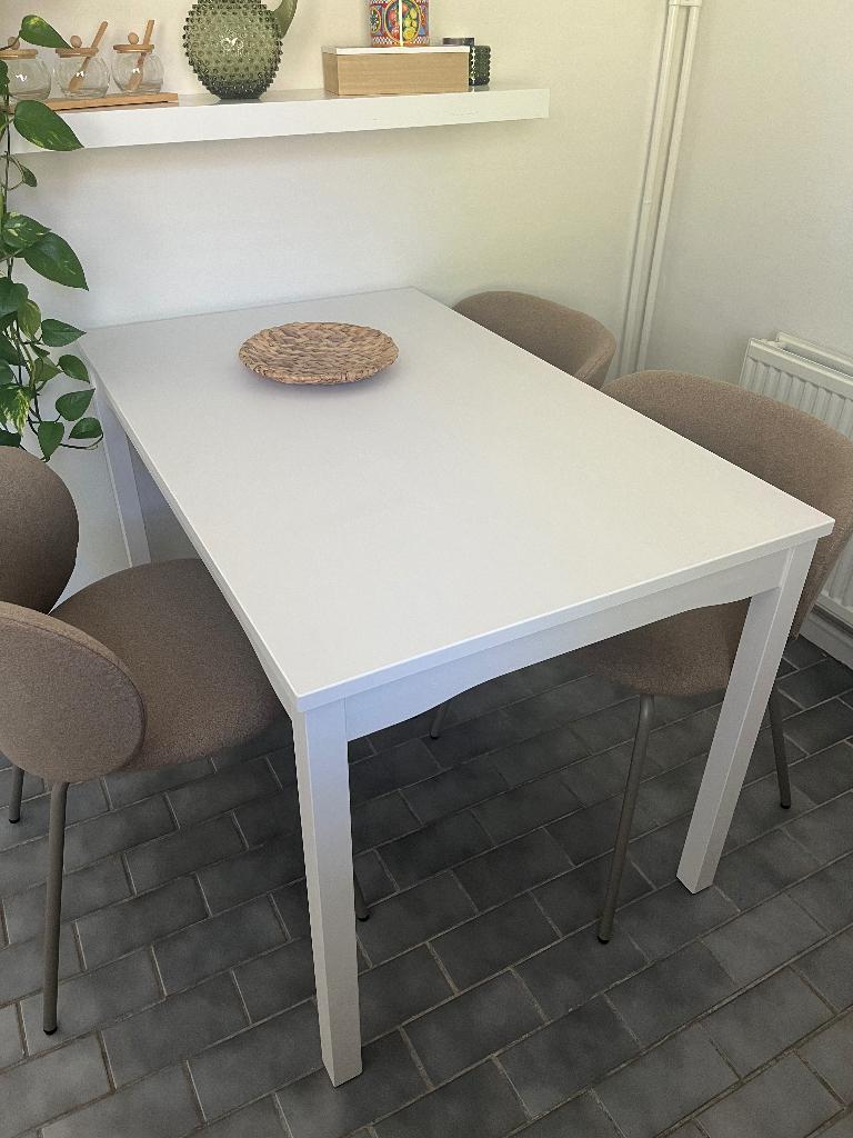 Tafel Ikea Hauga 118 x 74 cm (4 maanden oud), Huis en Inrichting, Tafels | Eettafels, Ophalen, 100 tot 150 cm, 50 tot 100 cm, Zo goed als nieuw