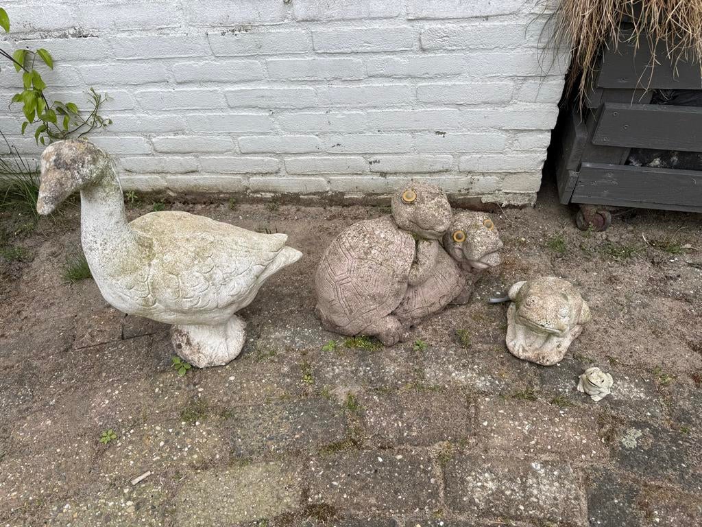 Stenen tuindieren: gans, kikkers (sproeier) en schildpadden, Tuin en Terras, Tuinbeelden, Ophalen, Gebruikt, Steen, Dierenbeeld