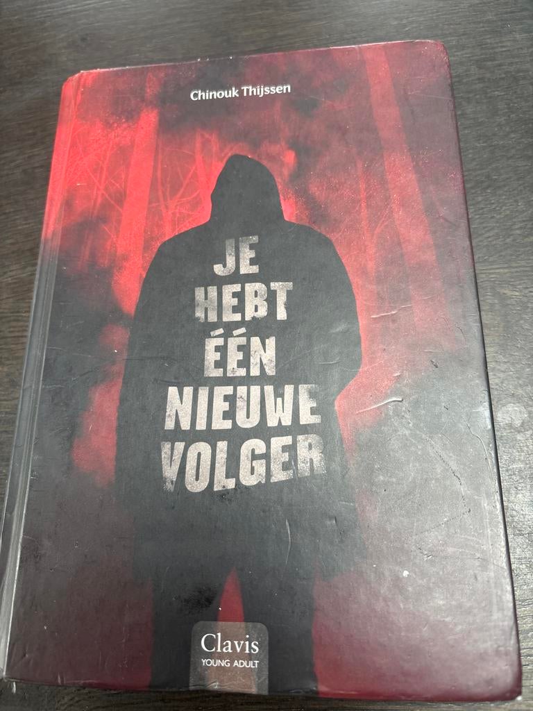 Je Hebt Eén Nieuwe Volger - Chinouk Thijssen (Young Adult), Boeken, Ophalen of Verzenden, Gelezen, Nederland