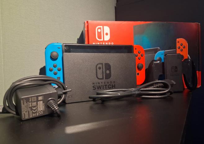 Nintendo Switch V2 + Extra Controller + extra's, Spelcomputers en Games, Spelcomputers | Nintendo Switch, Zo goed als nieuw, Switch Original