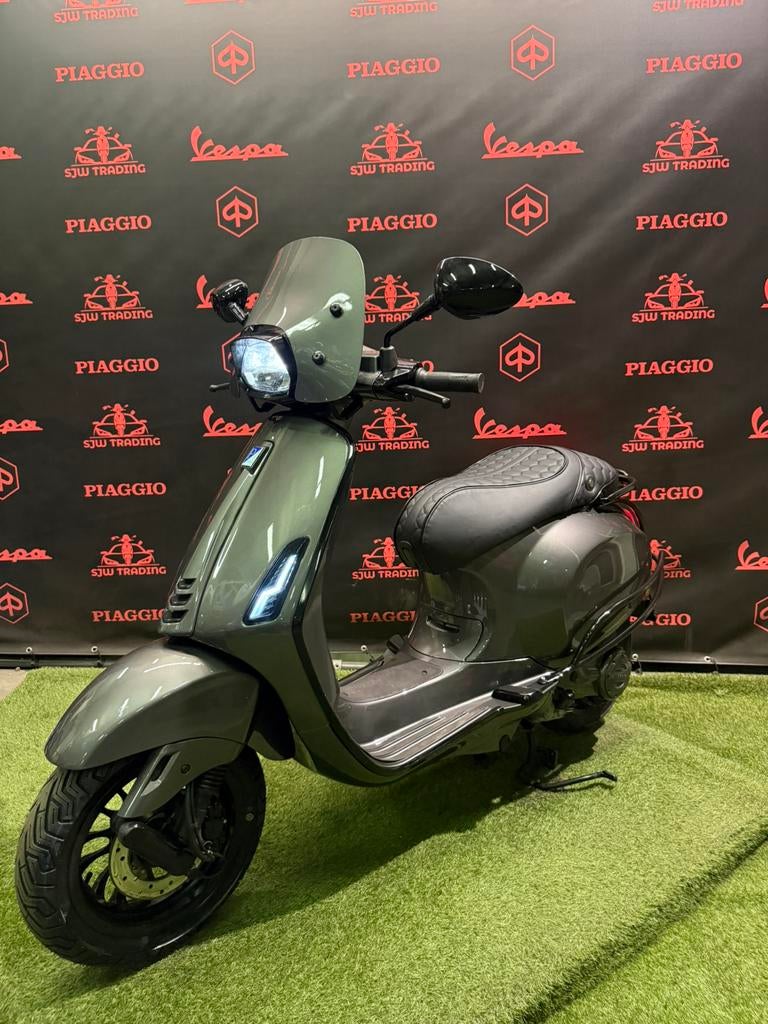 Vespa Sprint 2020 Brom! Agaat Grijs / Mono Zadel / Garantie!, Fietsen en Brommers, Maximaal 45 km/u, Ophalen of Verzenden, Benzine