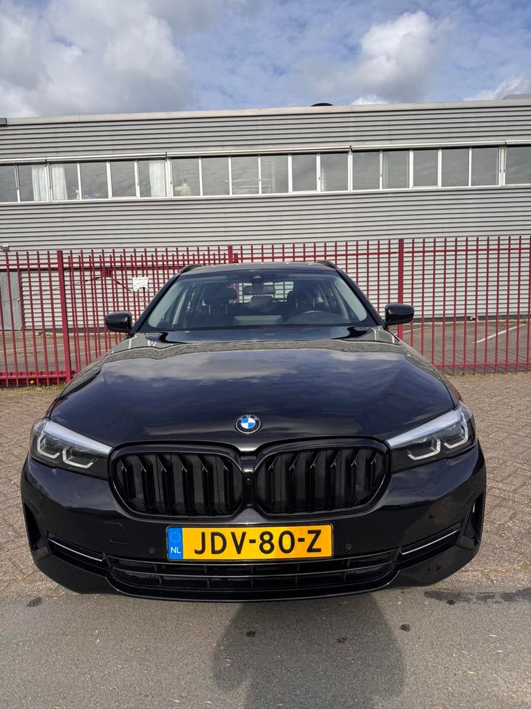 BMW 5-Serie 530e 292pk Aut 2021 Zwart, Auto's, BMW, Automaat, 1998 cc, Achterwielaandrijving, 4 cilinders