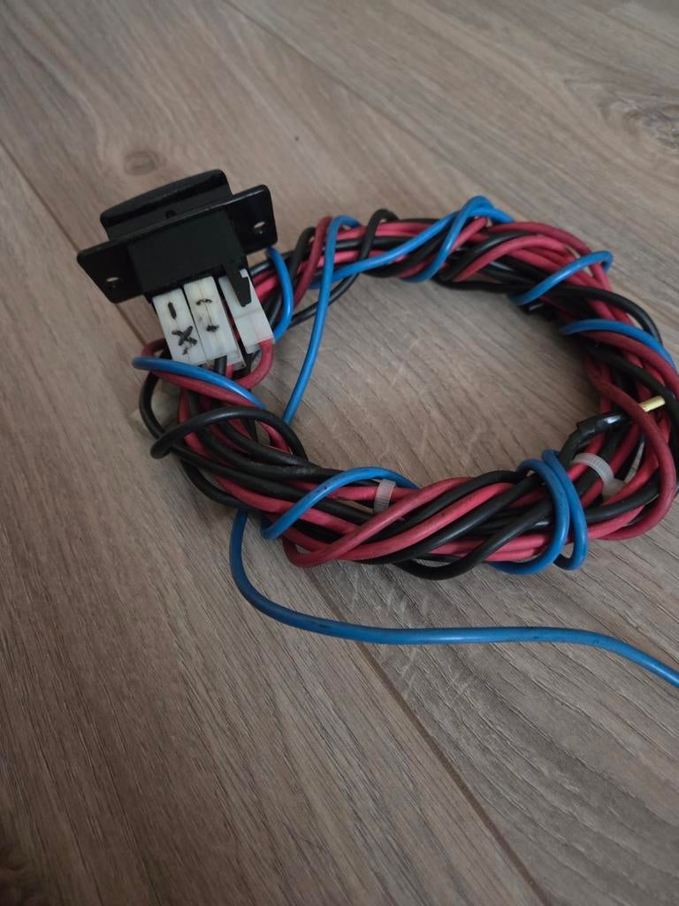 Golf 2 elektrische raamschakelaar inclusief bedrading., Auto-onderdelen, Ophalen of Verzenden, Gebruikt, Volkswagen